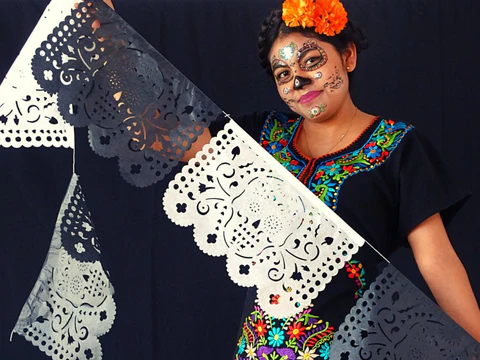 Dia de los Muertos: A Vibrant Holiday to Celebrate & Honors Deceased Loved Ones
