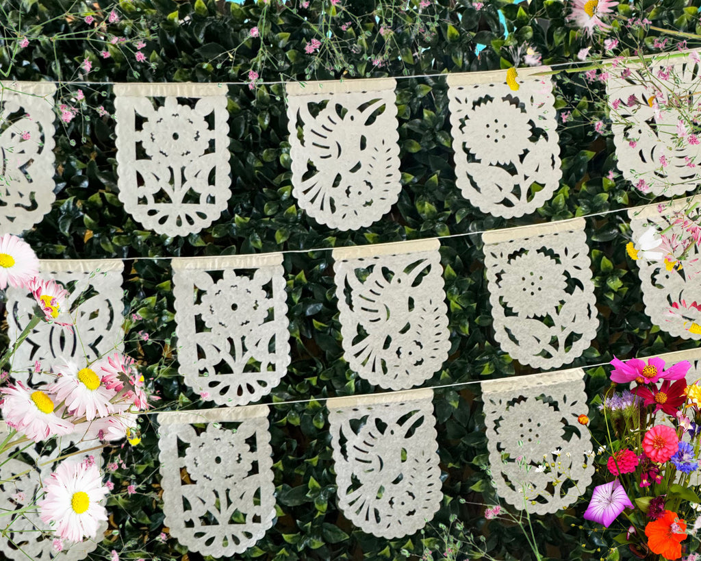 cremita banderitas pequenos de UN solo color